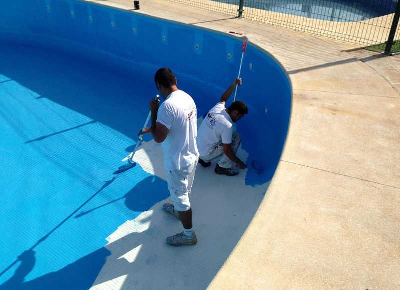 Reparación de piscinas y pintura de piscinas ¿clorocaucho o al agua?
